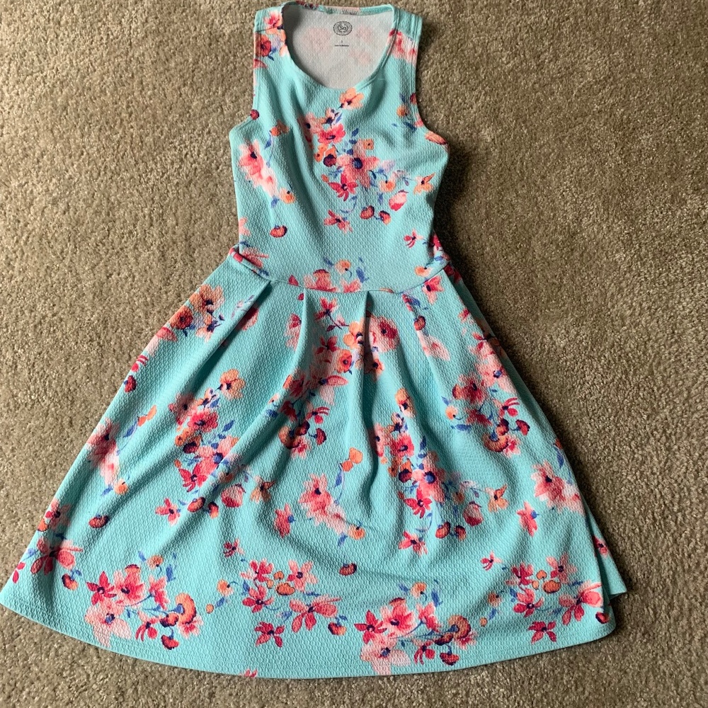 Dress(es)